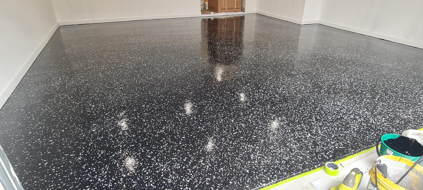 Residential garage with decorative flake